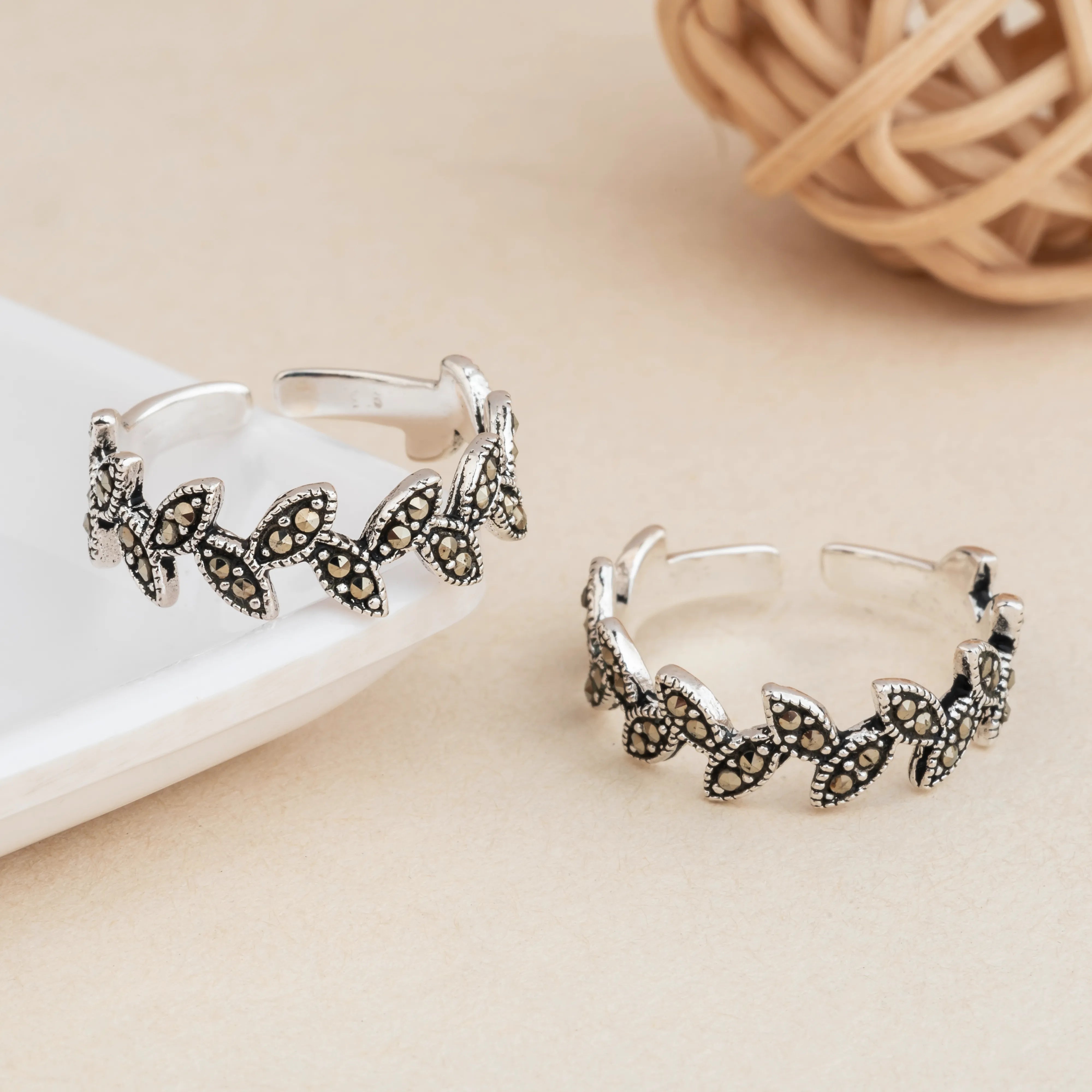 Silver Evergreen Charm Toe Ring